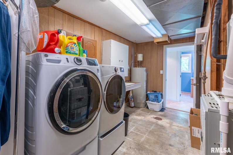 12687 Shoreland Drive, Marion, Illinois 62959, 3 Bedrooms Bedrooms, 0 ,2 BathroomsBathrooms,Residential,For Sale,Shoreland,0,RMAEB457961