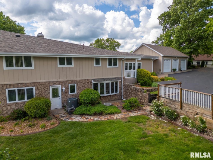 12687 Shoreland Drive, Marion, Illinois 62959, 3 Bedrooms Bedrooms, 0 ,2 BathroomsBathrooms,Residential,For Sale,Shoreland,0,RMAEB457961