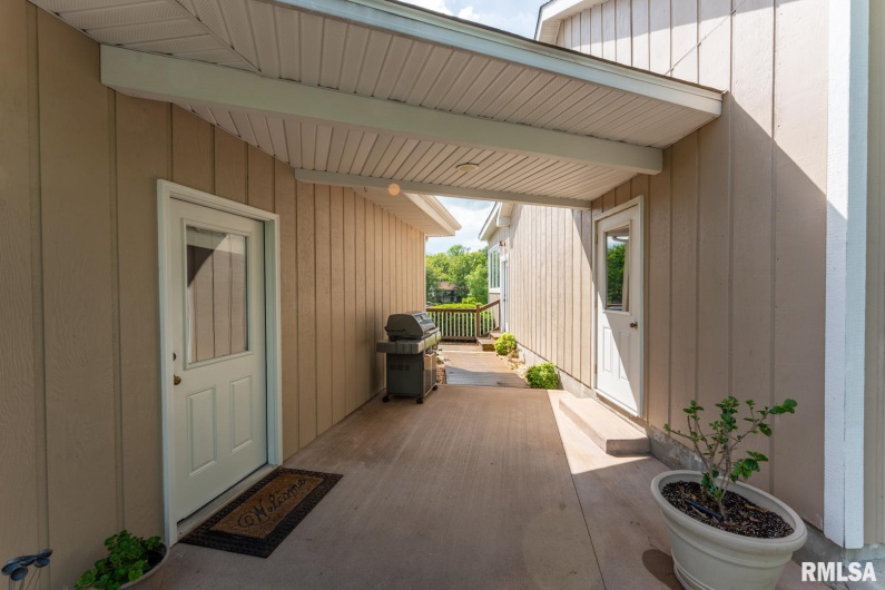 12687 Shoreland Drive, Marion, Illinois 62959, 3 Bedrooms Bedrooms, 0 ,2 BathroomsBathrooms,Residential,For Sale,Shoreland,0,RMAEB457961