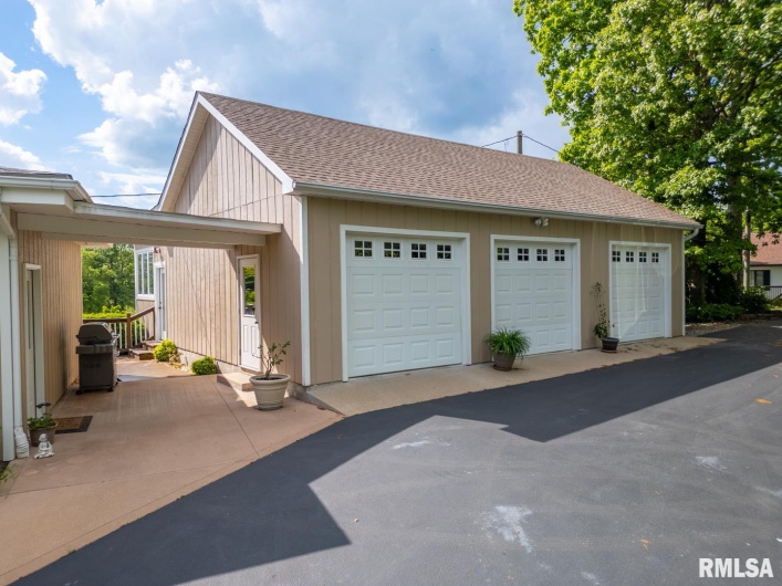 12687 Shoreland Drive, Marion, Illinois 62959, 3 Bedrooms Bedrooms, 0 ,2 BathroomsBathrooms,Residential,For Sale,Shoreland,0,RMAEB457961