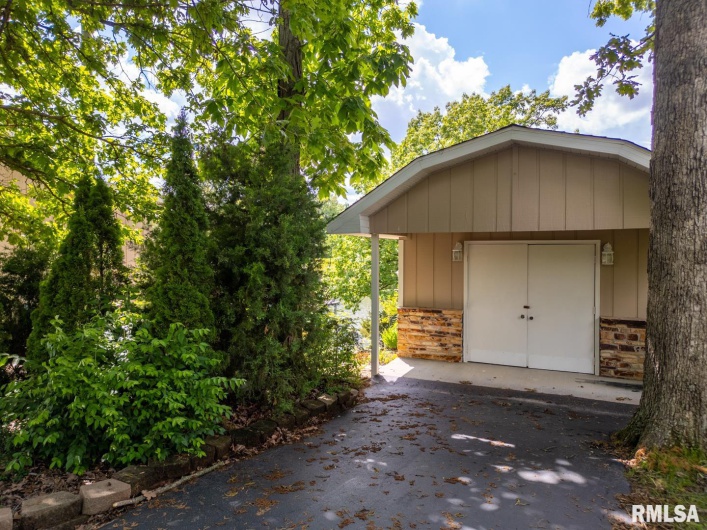 12687 Shoreland Drive, Marion, Illinois 62959, 3 Bedrooms Bedrooms, 0 ,2 BathroomsBathrooms,Residential,For Sale,Shoreland,0,RMAEB457961
