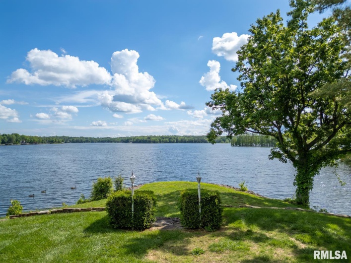 12687 Shoreland Drive, Marion, Illinois 62959, 3 Bedrooms Bedrooms, 0 ,2 BathroomsBathrooms,Residential,For Sale,Shoreland,0,RMAEB457961