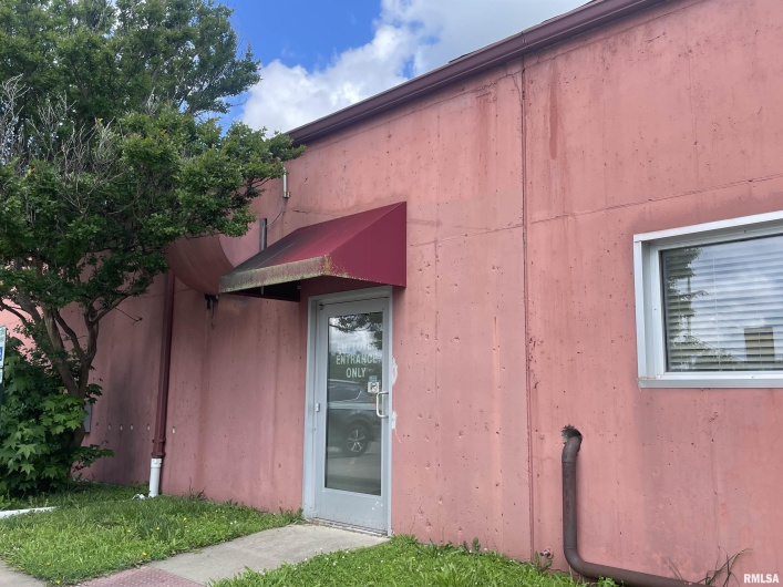601 UNIVERSITY Avenue, Carbondale, Illinois 62901, 0 , 0 ,0,Commercial Lease,For Sale,UNIVERSITY,0,RMAEB457972