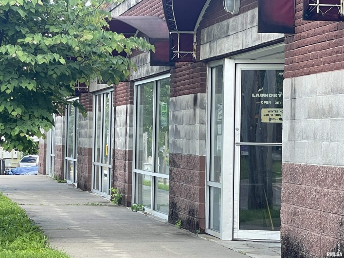 601 UNIVERSITY Avenue, Carbondale, Illinois 62901, 0 , 0 ,0,Commercial Lease,For Sale,UNIVERSITY,0,RMAEB457972