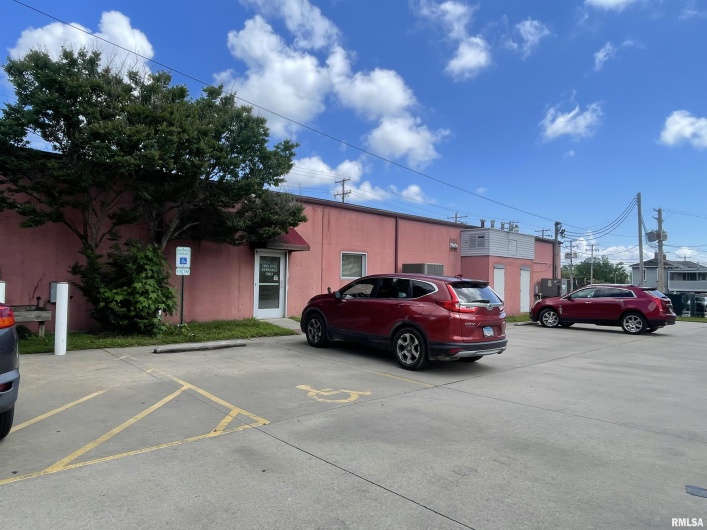 601 UNIVERSITY Avenue, Carbondale, Illinois 62901, 0 , 0 ,0,Commercial Lease,For Sale,UNIVERSITY,0,RMAEB457972