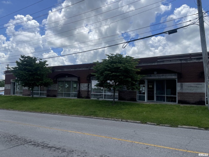 601 UNIVERSITY Avenue, Carbondale, Illinois 62901, 0 , 0 ,0,Commercial Lease,For Sale,UNIVERSITY,0,RMAEB457972