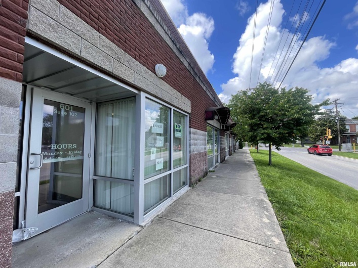 601 UNIVERSITY Avenue, Carbondale, Illinois 62901, 0 , 0 ,0,Commercial Lease,For Sale,UNIVERSITY,0,RMAEB457972