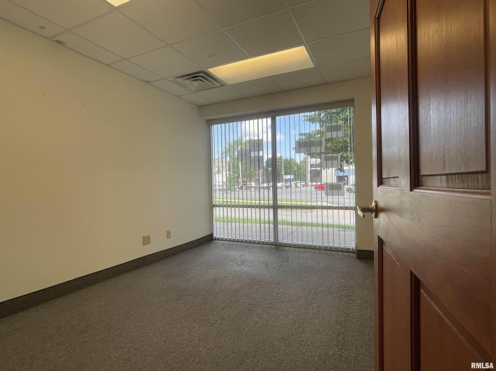 601 UNIVERSITY Avenue, Carbondale, Illinois 62901, 0 , 0 ,0,Commercial Lease,For Sale,UNIVERSITY,0,RMAEB457972