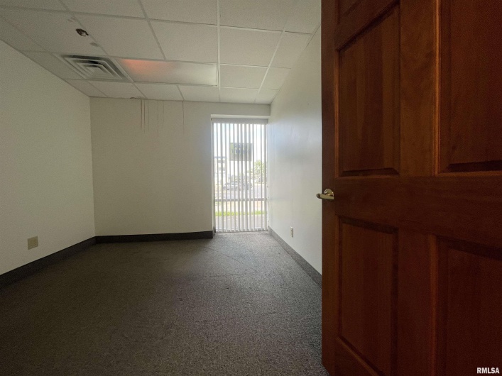 601 UNIVERSITY Avenue, Carbondale, Illinois 62901, 0 , 0 ,0,Commercial Lease,For Sale,UNIVERSITY,0,RMAEB457972