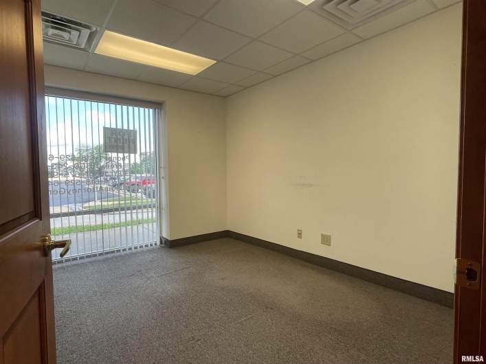 601 UNIVERSITY Avenue, Carbondale, Illinois 62901, 0 , 0 ,0,Commercial Lease,For Sale,UNIVERSITY,0,RMAEB457972