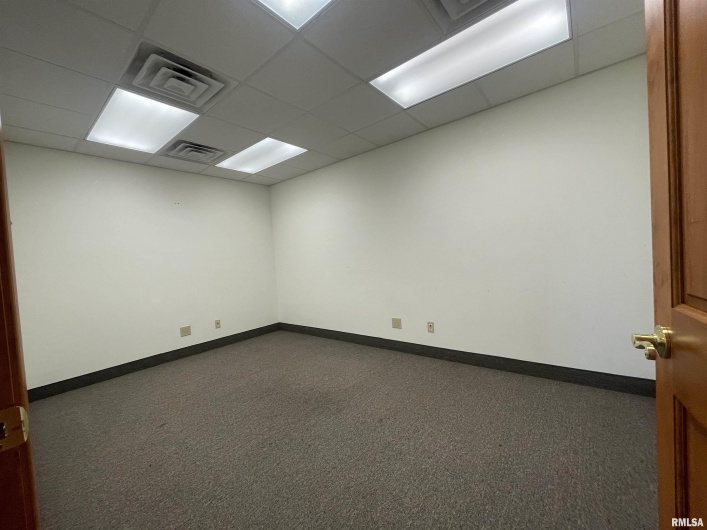 601 UNIVERSITY Avenue, Carbondale, Illinois 62901, 0 , 0 ,0,Commercial Lease,For Sale,UNIVERSITY,0,RMAEB457972