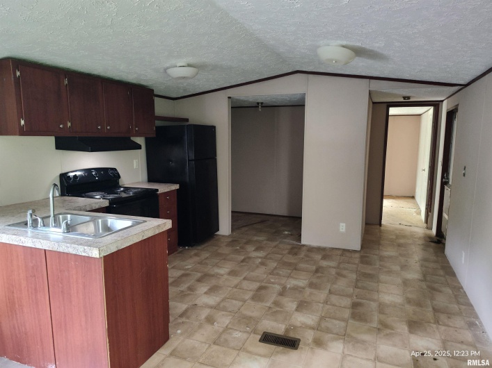 450 HARRISON Street, Carrier Mills, Illinois 62917, 2 Bedrooms Bedrooms, 0 ,2 BathroomsBathrooms,Residential,For Sale,HARRISON,0,RMAEB457990