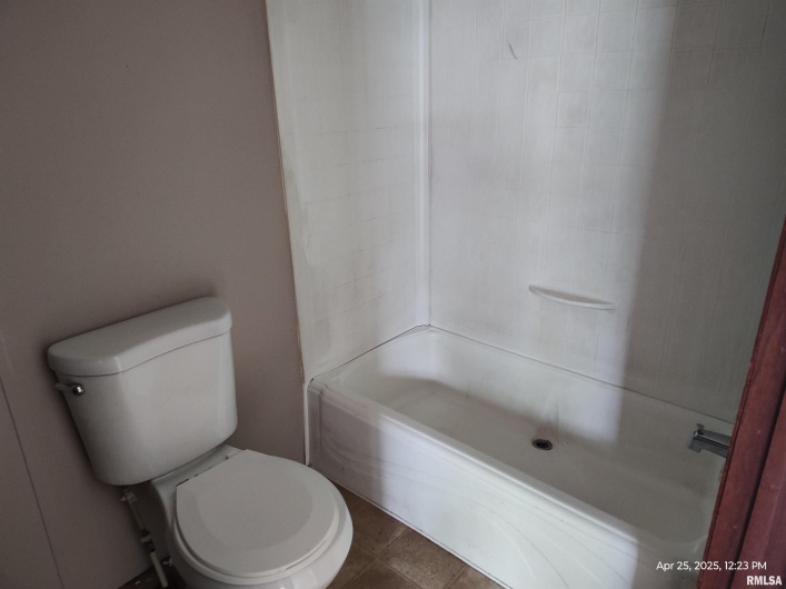 450 HARRISON Street, Carrier Mills, Illinois 62917, 2 Bedrooms Bedrooms, 0 ,2 BathroomsBathrooms,Residential,For Sale,HARRISON,0,RMAEB457990