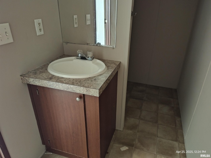 450 HARRISON Street, Carrier Mills, Illinois 62917, 2 Bedrooms Bedrooms, 0 ,2 BathroomsBathrooms,Residential,For Sale,HARRISON,0,RMAEB457990