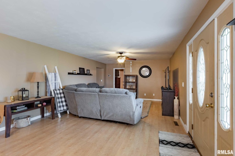 324 BROADWAY, Goreville, Illinois 62939, 4 Bedrooms Bedrooms, 0 ,3 BathroomsBathrooms,Residential,For Sale,BROADWAY,0,RMAQC4263371