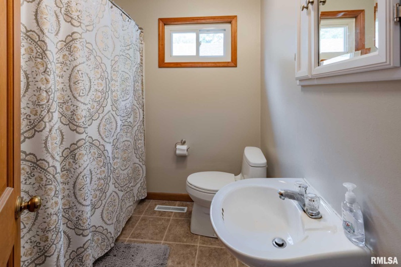324 BROADWAY, Goreville, Illinois 62939, 4 Bedrooms Bedrooms, 0 ,3 BathroomsBathrooms,Residential,For Sale,BROADWAY,0,RMAQC4263371