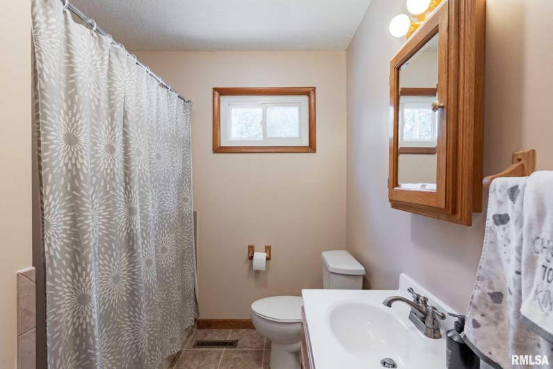 324 BROADWAY, Goreville, Illinois 62939, 4 Bedrooms Bedrooms, 0 ,3 BathroomsBathrooms,Residential,For Sale,BROADWAY,0,RMAQC4263371