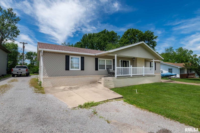 324 BROADWAY, Goreville, Illinois 62939, 4 Bedrooms Bedrooms, 0 ,3 BathroomsBathrooms,Residential,For Sale,BROADWAY,0,RMAQC4263371