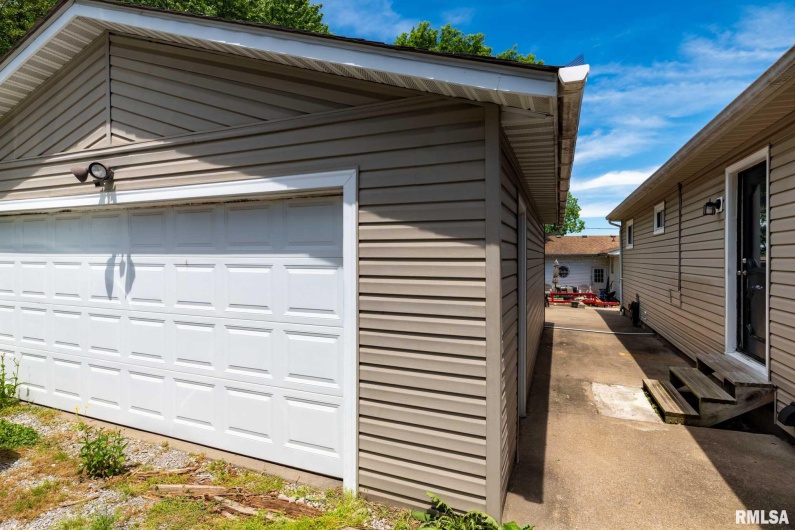 324 BROADWAY, Goreville, Illinois 62939, 4 Bedrooms Bedrooms, 0 ,3 BathroomsBathrooms,Residential,For Sale,BROADWAY,0,RMAQC4263371