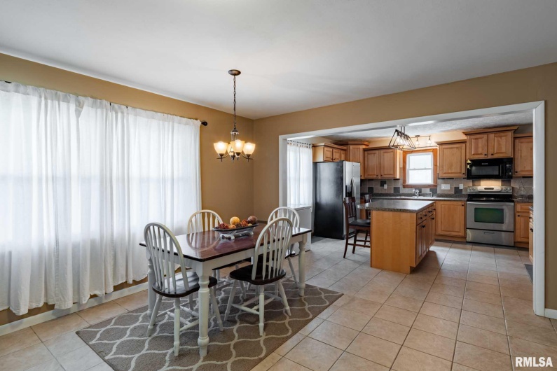 324 BROADWAY, Goreville, Illinois 62939, 4 Bedrooms Bedrooms, 0 ,3 BathroomsBathrooms,Residential,For Sale,BROADWAY,0,RMAQC4263371