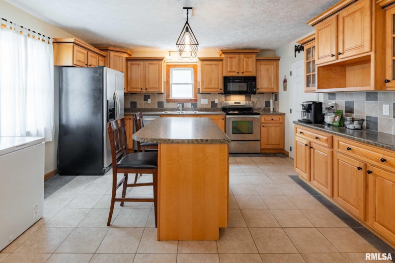 324 BROADWAY, Goreville, Illinois 62939, 4 Bedrooms Bedrooms, 0 ,3 BathroomsBathrooms,Residential,For Sale,BROADWAY,0,RMAQC4263371