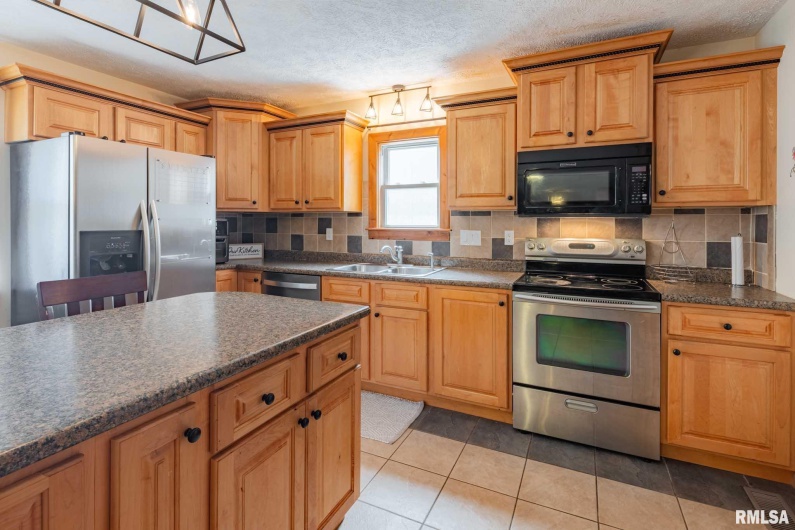 324 BROADWAY, Goreville, Illinois 62939, 4 Bedrooms Bedrooms, 0 ,3 BathroomsBathrooms,Residential,For Sale,BROADWAY,0,RMAQC4263371