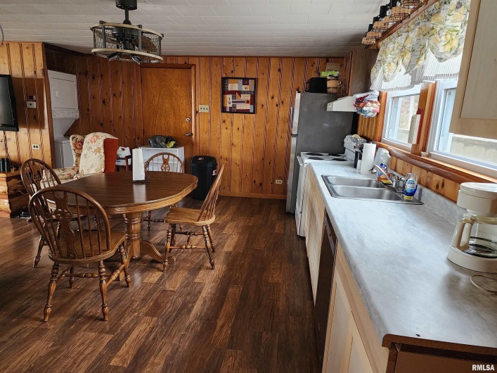 12 CEDAR POINT Drive, Cave In Rock, Illinois 62919, 2 Bedrooms Bedrooms, 0 ,1 BathroomBathrooms,Residential,For Sale,CEDAR POINT,0,RMAQC4263395