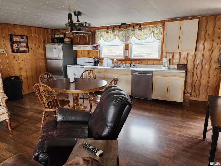 12 CEDAR POINT Drive, Cave In Rock, Illinois 62919, 2 Bedrooms Bedrooms, 0 ,1 BathroomBathrooms,Residential,For Sale,CEDAR POINT,0,RMAQC4263395
