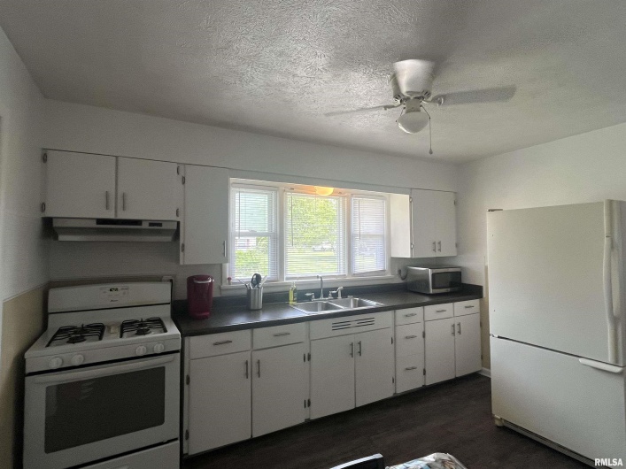 107 VERMONT Street, Cambria, Illinois 62918, 3 Bedrooms Bedrooms, 0 ,1 BathroomBathrooms,Residential,For Sale,VERMONT,0,RMAQC4263428