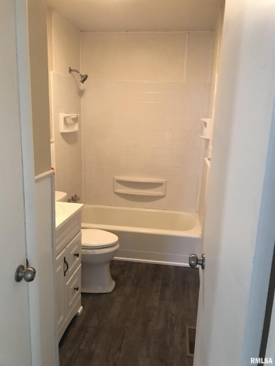 107 VERMONT Street, Cambria, Illinois 62918, 3 Bedrooms Bedrooms, 0 ,1 BathroomBathrooms,Residential,For Sale,VERMONT,0,RMAQC4263428