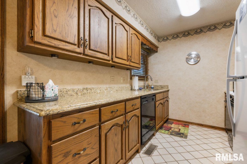 26 PERKINS Lane, Golconda, Illinois 62938, 6 Bedrooms Bedrooms, 0 ,3 BathroomsBathrooms,Residential,For Sale,PERKINS,0,RMACA1036548