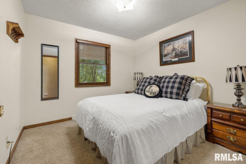 26 PERKINS Lane, Golconda, Illinois 62938, 6 Bedrooms Bedrooms, 0 ,3 BathroomsBathrooms,Residential,For Sale,PERKINS,0,RMACA1036548