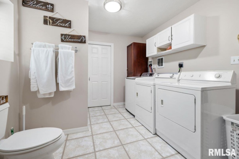 26 PERKINS Lane, Golconda, Illinois 62938, 6 Bedrooms Bedrooms, 0 ,3 BathroomsBathrooms,Residential,For Sale,PERKINS,0,RMACA1036548