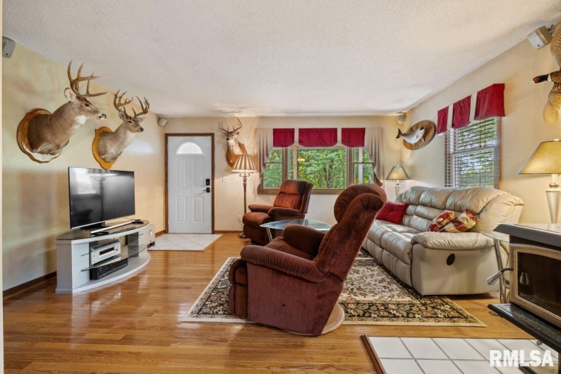 26 PERKINS Lane, Golconda, Illinois 62938, 6 Bedrooms Bedrooms, 0 ,3 BathroomsBathrooms,Residential,For Sale,PERKINS,0,RMACA1036548
