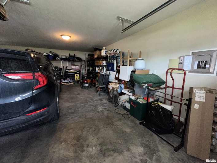 12101 Blue Sky Drive, Marion, Illinois 62959, 3 Bedrooms Bedrooms, 0 ,2 BathroomsBathrooms,Residential,For Sale,Blue Sky,0,RMAQC4263435
