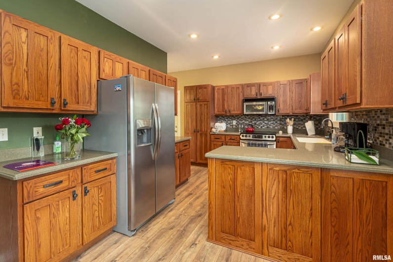 1127 Cedar Ridge Lane, Carbondale, Illinois 62901, 4 Bedrooms Bedrooms, 0 ,2 BathroomsBathrooms,Residential,For Sale,Cedar Ridge,0,RMAEB456983