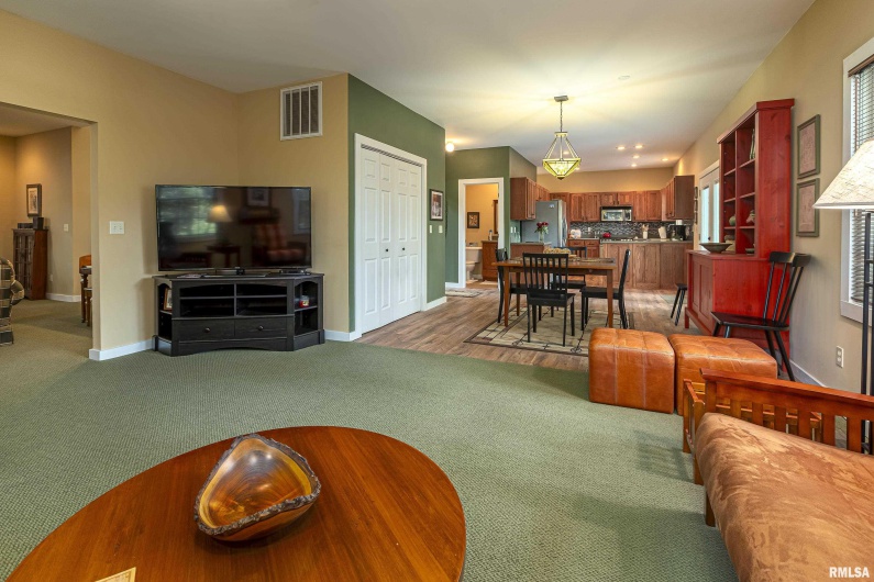 1127 Cedar Ridge Lane, Carbondale, Illinois 62901, 4 Bedrooms Bedrooms, 0 ,2 BathroomsBathrooms,Residential,For Sale,Cedar Ridge,0,RMAEB456983