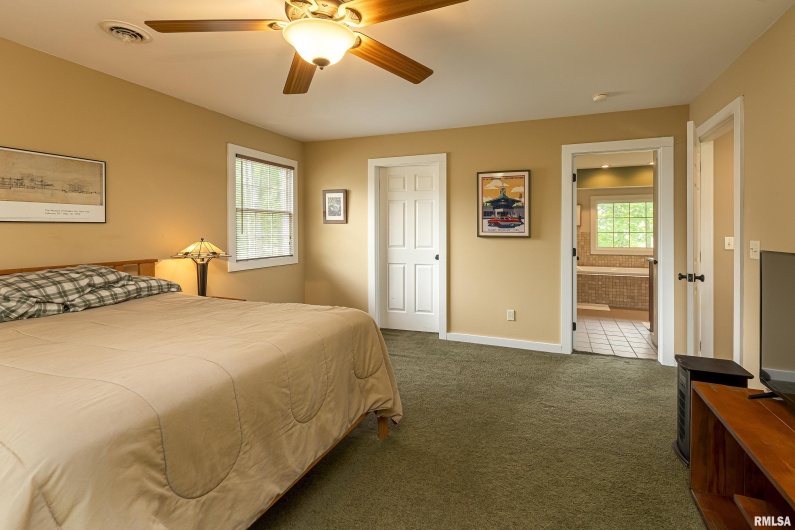 1127 Cedar Ridge Lane, Carbondale, Illinois 62901, 4 Bedrooms Bedrooms, 0 ,2 BathroomsBathrooms,Residential,For Sale,Cedar Ridge,0,RMAEB456983