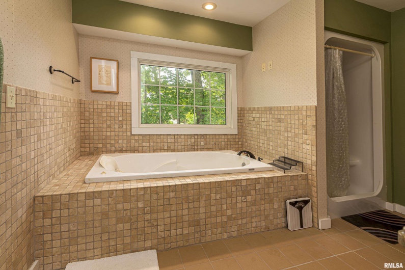 1127 Cedar Ridge Lane, Carbondale, Illinois 62901, 4 Bedrooms Bedrooms, 0 ,2 BathroomsBathrooms,Residential,For Sale,Cedar Ridge,0,RMAEB456983