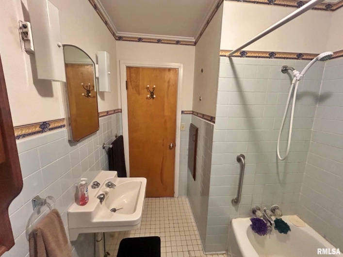 109 PATTON Drive, Elizabethtown, Illinois 62931, 3 Bedrooms Bedrooms, 0 ,1 BathroomBathrooms,Residential,For Sale,PATTON,0,RMAEB458037