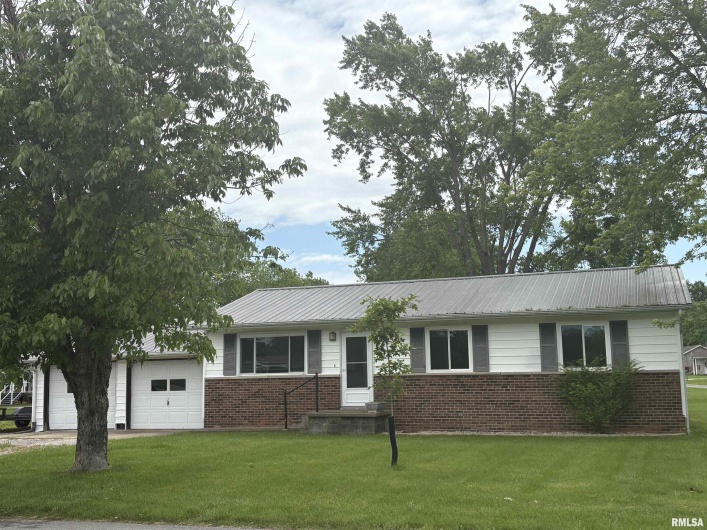 100 35TH Street, Herrin, Illinois 62948, 3 Bedrooms Bedrooms, 0 ,1 BathroomBathrooms,Residential,For Sale,35TH,0,RMAEB458054