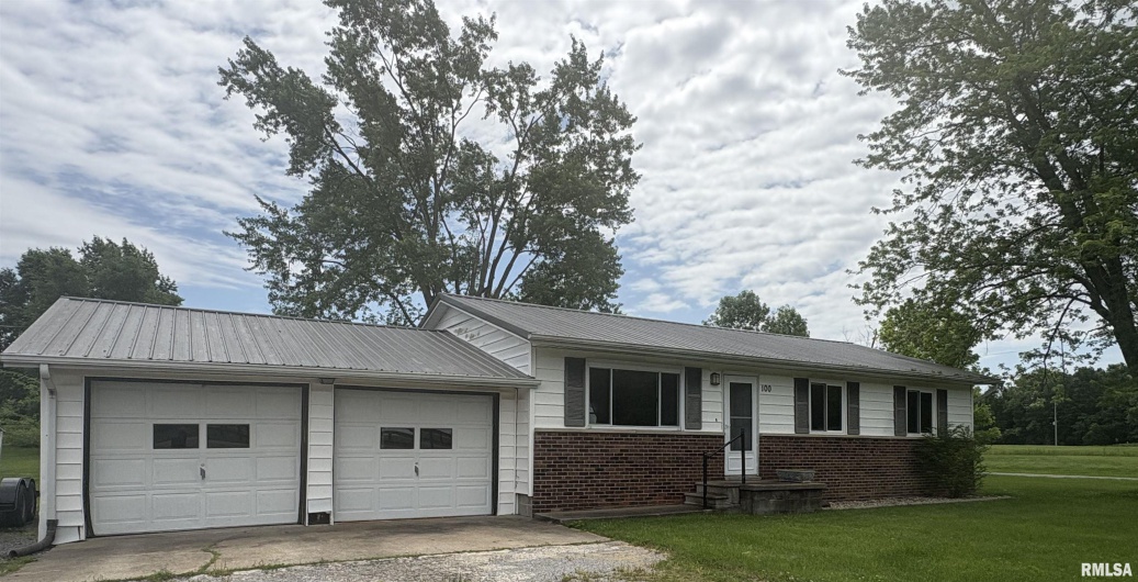 100 35TH Street, Herrin, Illinois 62948, 3 Bedrooms Bedrooms, 0 ,1 BathroomBathrooms,Residential,For Sale,35TH,0,RMAEB458054