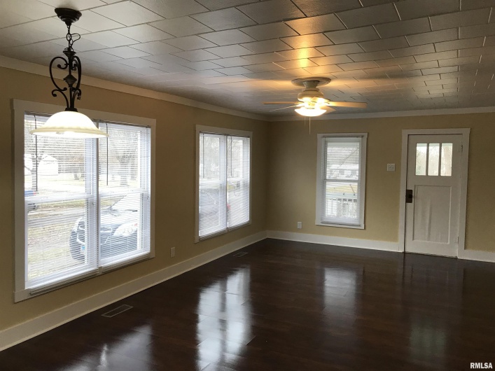 211 CHESTNUT Street, Cambria, Illinois 62915, 3 Bedrooms Bedrooms, 0 ,1 BathroomBathrooms,Residential,For Sale,CHESTNUT,0,RMAQC4263500