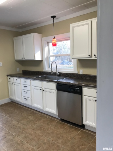 211 CHESTNUT Street, Cambria, Illinois 62915, 3 Bedrooms Bedrooms, 0 ,1 BathroomBathrooms,Residential,For Sale,CHESTNUT,0,RMAQC4263500
