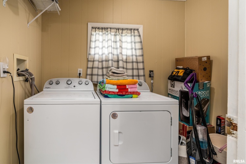 231 MCNEIL Street, Carterville, Illinois 62918, 2 Bedrooms Bedrooms, 0 ,1 BathroomBathrooms,Residential,For Sale,MCNEIL,0,RMAQC4263501