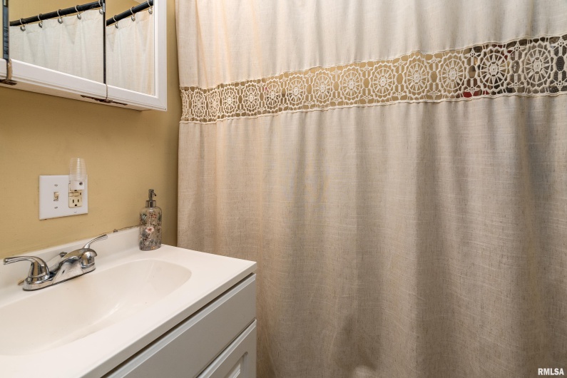 231 MCNEIL Street, Carterville, Illinois 62918, 2 Bedrooms Bedrooms, 0 ,1 BathroomBathrooms,Residential,For Sale,MCNEIL,0,RMAQC4263501