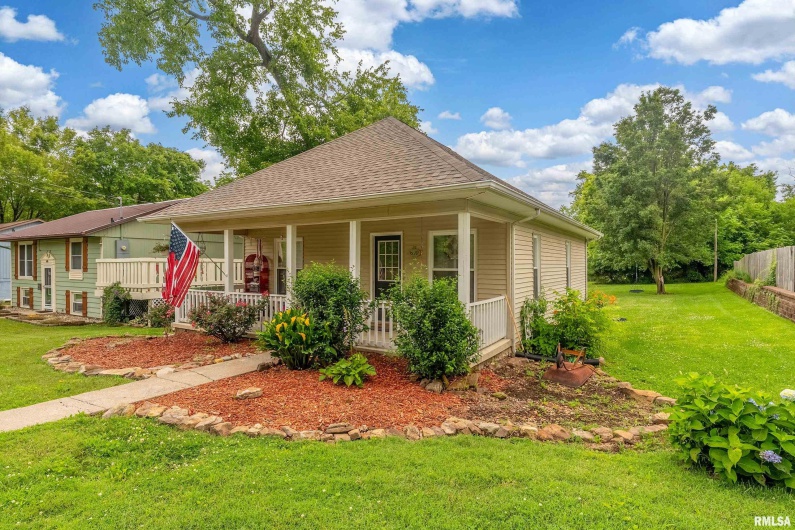 610 ILLINOIS Avenue, Carterville, Illinois 62918, 2 Bedrooms Bedrooms, 0 ,1 BathroomBathrooms,Residential,For Sale,ILLINOIS,0,RMAQC4263503