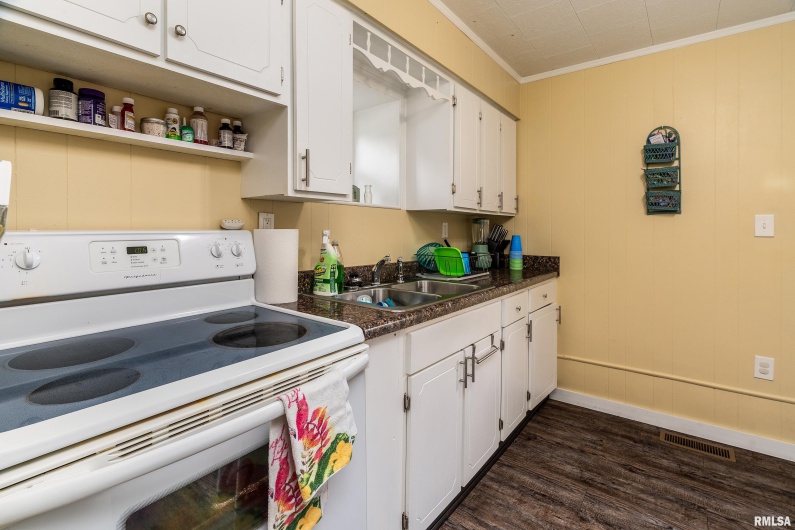 610 ILLINOIS Avenue, Carterville, Illinois 62918, 2 Bedrooms Bedrooms, 0 ,1 BathroomBathrooms,Residential,For Sale,ILLINOIS,0,RMAQC4263503
