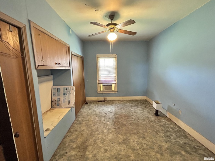 505 6TH Street, Elkville, Illinois 62932, 2 Bedrooms Bedrooms, 0 ,1 BathroomBathrooms,Residential,For Sale,6TH,0,RMAEB458058