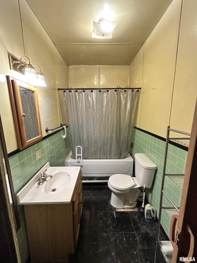 505 6TH Street, Elkville, Illinois 62932, 2 Bedrooms Bedrooms, 0 ,1 BathroomBathrooms,Residential,For Sale,6TH,0,RMAEB458058